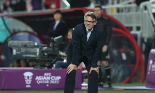 HLV Troussier đang đối diện thế "ngàn cân treo sợi tóc" trước cuộc đối đầu Indonesia tại Mỹ Đình (ảnh Hữu Phạm)