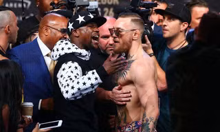 Mayweather muốn 'chặt chém' CĐV của McGregor