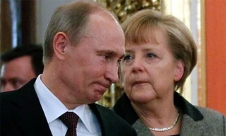 Tổng thống Nga Vladimir Putin (trái) và Thủ tướng Đức Angela Merkel