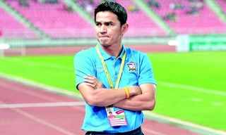 HLV Kiatisuk Senamuang đang đưa HAGL thăng hoa trong cuộc đua ở LS V-League 2021.