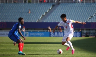 Pháp (phải) ở đẳng cấp khác so với U20 Việt Nam.