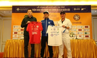 Cựu danh thủ Vũ Minh Hiếu vẫn rất có "phom" sau nhiều năm không thi đấu bóng đá chuyên nghiệp.