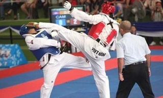 TRỰC TIẾP SEA Games: Đoàn Việt Nam bị chủ nhà đeo bám