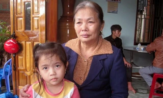 Con của cô giáo tử vong trong lũ dữ: 'Sao mẹ vẫn chưa về?'