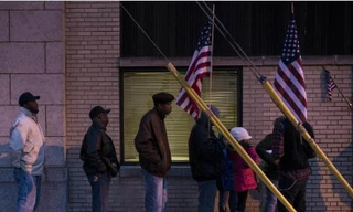 Cử tri khắp nước Mỹ đi bầu tổng thống