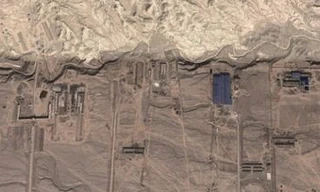 Trung Quốc xây các công trình bí ẩn giữa sa mạc