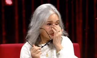 NSND Hoàng Cúc, diễn viên Tú Oanh bật khóc