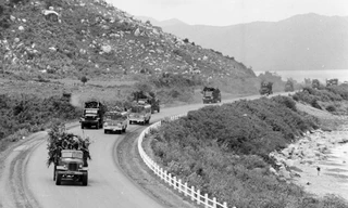 Tường thuật trực tiếp chương trình về con đường hứng 4 triệu tấn bom đạn