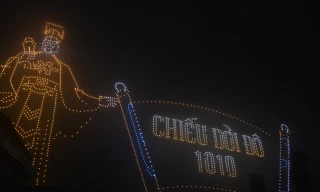 Giải mã sức hút và sự choáng ngợp của lễ hội ánh sáng Hồ Tây 