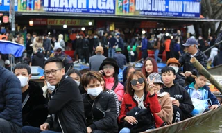 Bốn vạn người nô nức khai hội chùa Hương 2023