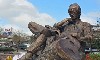 Thấy gì từ vụ tượng Trịnh Công Sơn ở Huế gây tranh cãi?