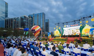 Lễ hội thu hút 100.000 lượt người tham gia