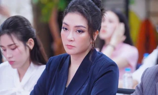 Nguyễn Thị Huyền chấm màn tranh biện của thí sinh Hoa hậu Việt Nam