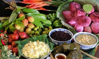 Dậy từ tờ mờ sáng chuẩn bị mâm cúng Tết Đoan Ngọ