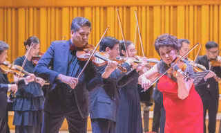 Màn song tấu của NSƯT Bùi Công Duy với nghệ sĩ violon nổi tiếng thế giới