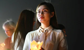 Đỗ Thị Hà, Ngọc Thảo thả hoa đăng trên dòng Thạch Hãn 