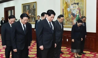 Lãnh đạo cấp cao Đảng, Nhà nước viếng đồng chí Khamtay Siphandone