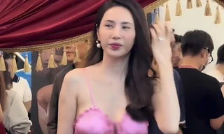 Trang phục gây sốc của Thủy Tiên