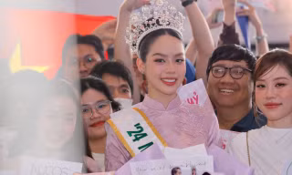 Lý do Thanh Thủy mặc áo dài khi trở về Việt Nam