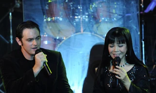 Chàng 'Tây' hát 'Bụi phấn' bằng tiếng Việt