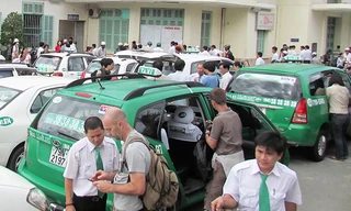 Ga Nha Trang gần như là bãi riêng của Taxi Mai Linh