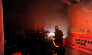 Hà Nội: Ngân hàng cháy, giao thông tắc nghẽn