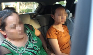 Bé gái 16 tuổi lên xe theo mẹ về Sóc Trăng rưng rưng nước mắt