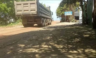 'Cát tặc' lộng hành ngày đêm ở hồ Dầu Tiếng