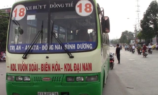 Xe buýt cán qua người khiến 2 thiếu nữ nguy kịch