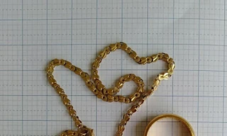 Học sinh tiểu học nhặt được vàng trả lại người đánh mất