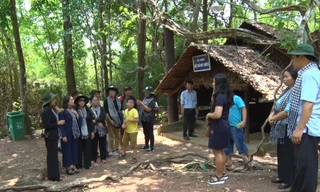 Hàng nghìn người thăm nơi nguyên Chủ tịch nước Lê Đức Anh từng làm việc