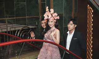 Angela Phương Trinh mặc váy trong suốt đi sự kiện