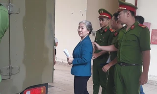 Cán bộ y tế lừa chạy việc chiếm 12 tỷ đồng