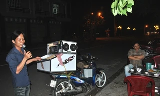 'Ca sĩ' kẹo kéo nhọc nhằn mưu sinh