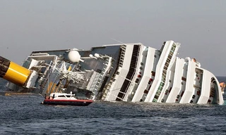 Tàu Costa Concordia bị nghiêng 20 độ