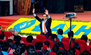 Phó Thủ tướng Vũ Đức Đam đối thoại với sinh viên