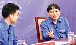 Bí thư thứ nhất T.Ư Đoàn Nguyễn Đắc Vinh tại buổi đối thoại trực tuyến với tuổi trẻ và nhân dân cả nước trên Cổng thông tin điện tử Chính phủ sáng 22/3/2013