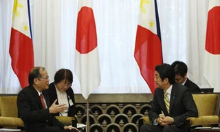 Tổng thống Aquio và Thủ tướng Abe trong cuộc hội đàm tại Tokyo.