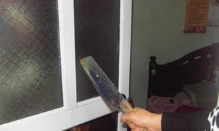 Trưởng phòng y tế bị chém nứt sọ trước cửa nhà