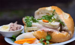 Báo Mỹ ca ngợi bánh mì Sài Gòn