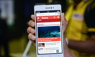 Tận mắt smartphone mỏng nhất thế giới