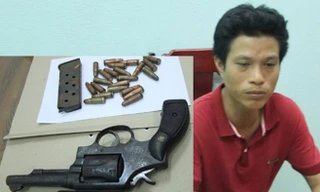 Lê Anh Dũng cùng tang vật. Ảnh: Công an Thanh Hóa