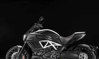 Kinh ngạc với 'quái thú' Ducati Diavel 2015 