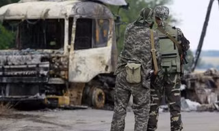 Quân ly khai đứng gác tại một trạm kiểm soát bên ngoài Luhansk
