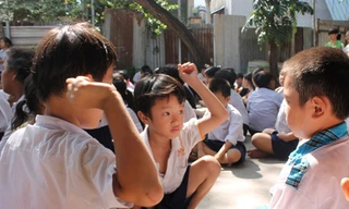 Đừng đặt gánh nặng lên vai trẻ