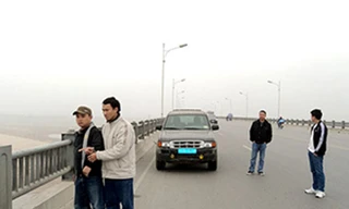 Vì sao kẻ giết đồng nghiệp thả trôi sông ra đầu thú?