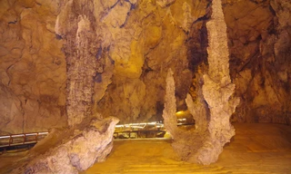 Lạc chốn Ngườm Ngao kỳ ảo, ngắm đài sen úp ngược, cột đá cô đơn