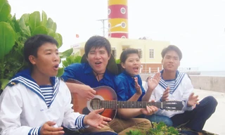 ĐVTN giao lưu với chiến sỹ tại Trường Sa. Ảnh: Trọng Phú