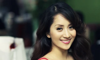 Công khai yêu Dũng khùng, Khánh Thi tươi như hoa