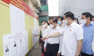 Chủ tịch Quốc hội đi kiểm tra công tác chuẩn bị bầu cử tại Tuyên Quang Ảnh: PV